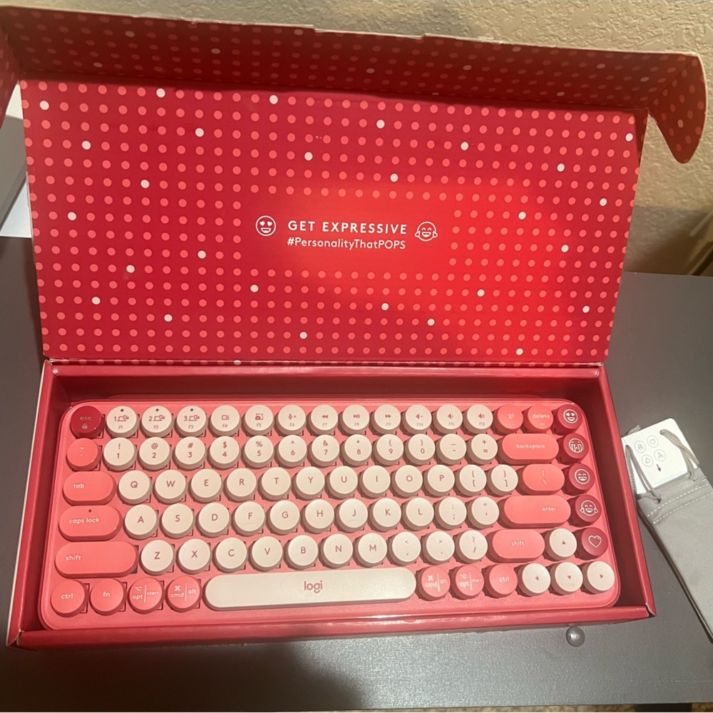 Retro Mechanical Wireless Keyboard with Customizable Emoji Keys NEW